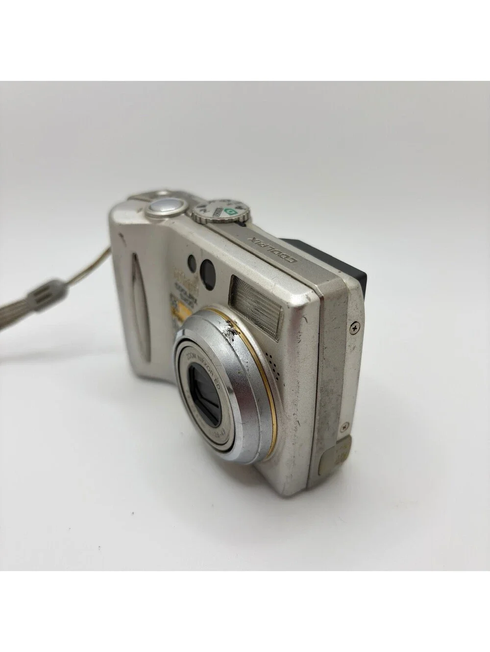Nikon Digital Camera COOLPIX 5200 Silver No Battery Turns On Cracked Screen C139